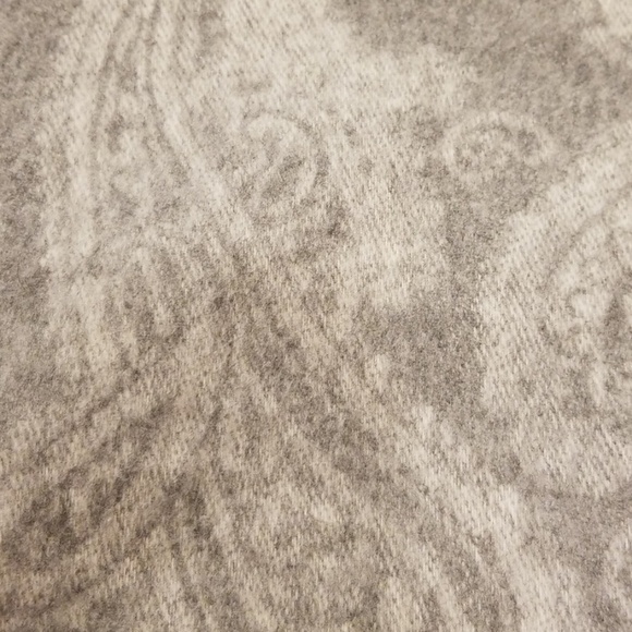 V. FRAAS Cashmink oversized Grey Printed Scarf - Picture 6 of 7